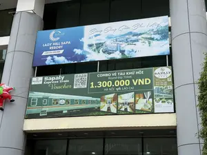 Lady Hill Sapa Resort và vé tàu Sapaly Express tuyến Hà Nội - Lào Cai (レディヒル・サパ・リゾートと、ハノイ-ラオカイ路線のサパリー・エクスプレス列車のチケット広告)
