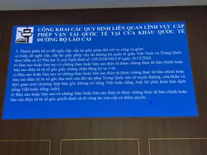 CÔNG KHAI CÁC QUY ĐỊNH CẤP PHÉP VẬN TẢI QUỐC TẾ TẠI CỬA KHẨU QUỐC TẾ ĐƯỜNG BỘ LÀO CAI（ラオカイ道路国際口岸における国際輸送許可に関する規定の掲示）