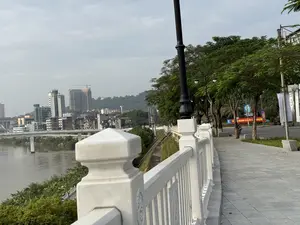 SAPALY。ĐẢNG BỘ, CHÍNH QUYỀN VÀ NHÂN DÂN CÁC DÂN TỘC THÀNH PHỐ LÀO CAI。5G。（日本語訳）。SAPALY。ラオカイ市 党委員会、行政、及び各民族人民。5G