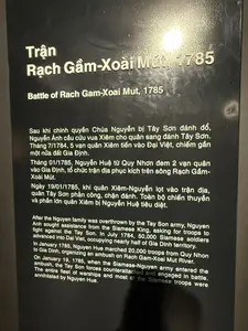 Trận Rạch Gầm-Xoài Mút, 1785（ラックガム＝ソアイムットの戦いの解説パネル、1785年）