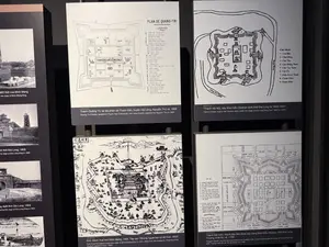 Bản đồ Thành Quảng Trị và thành Hà Nội (クアンチ城とハノイ城の古地図展示)