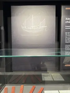 Xác lập chủ quyền đối với quần đảo Hoàng Sa và Trường Sa（ホアンサ・チュオンサ諸島に対する主権の確立を示す展示 / ベトナム軍事歴史博物館）