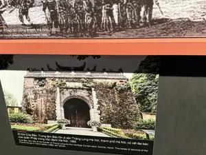 Di tích Cửa Bắc, trận tấn đánh Hà Nội, 1882 (史跡クアバック門と1882年フランス軍によるハノイ攻撃に関する展示パネル)
