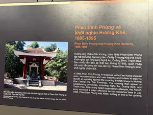 Phan Đình Phùng và khởi nghĩa Hương Khê, 1885-1895（ファン・ディン・フンとフオンケー蜂起、1885-1895年に関する展示パネル / ベトナム軍事歴史博物館）