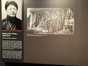Hoàng Hoa Thám, 1836-1913（ホアン・ホア・タムの展示パネル / ベトナム軍事歴史博物館）