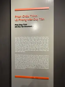 Phan Châu Trinh và Phong trào Duy Tân（ファン・チャウ・チンと維新運動の解説パネル）
