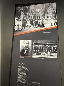 Hội thi Hương năm 1897, Phan Bội Châu và thư của Nguyễn Ái Quốc (1897年の郷試、ファン・ボイ・チャウ、グエン・アイ・クオックの手紙に関する展示パネル / ハノイの博物館)