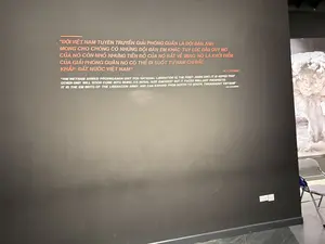 Trích lời của Chủ tịch Hồ Chí Minh về Đội Việt Nam Tuyên truyền Giải phóng quân（ベトナム解放軍宣伝隊に関するホー・チ・ミン主席の言葉の引用 / ベトナム軍事歴史博物館）