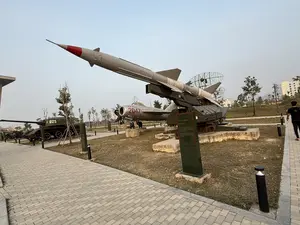 025。2047。Tên lửa SAM-2。Liên Xô chế tạo. Quân đội nhân dân Việt Nam sử dụng bảo vệ miền Bắc trong chiến tranh phá hoại của không quân Mỹ, 1970-1973.。（日本語訳）。025。2047。SAM-2ミサイル。ソ連製。ベトナム人民軍が、1970年～1973年のアメリカ空軍による破壊戦争において、北部を防衛するために使用した。