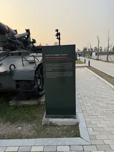 Pháo tự hành 175mm M107 "Vua chiến trường"（175mm自走砲 M107「戦場の王」の説明板）